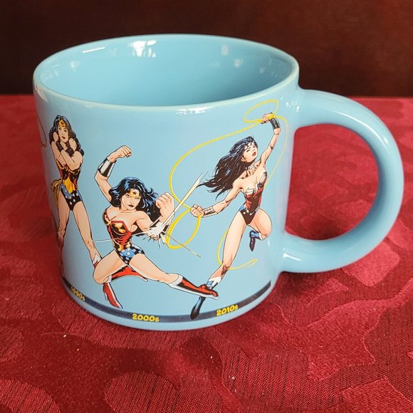 Wonder Woman "Through the Years" Mug Unemployed Philosopher's Guild 2015 - Picture 3 of 5